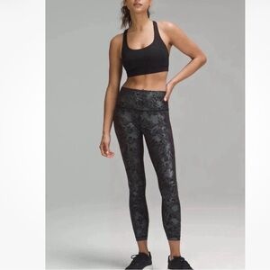 Lululemon Women’s Black Iridescent Wunder Train Tights Foil Flourish EUC 2